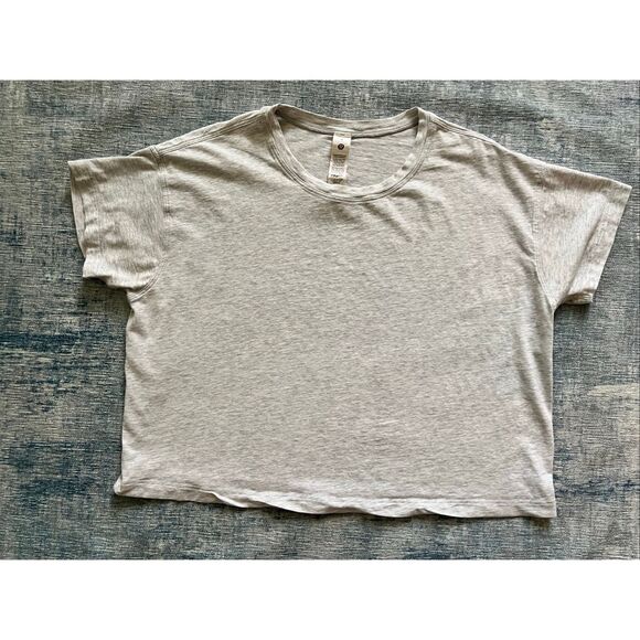 Lululemon Heathered Core Ultra Light Grey Cropped Cates Tee Size 4 - Picture 1 of 5
